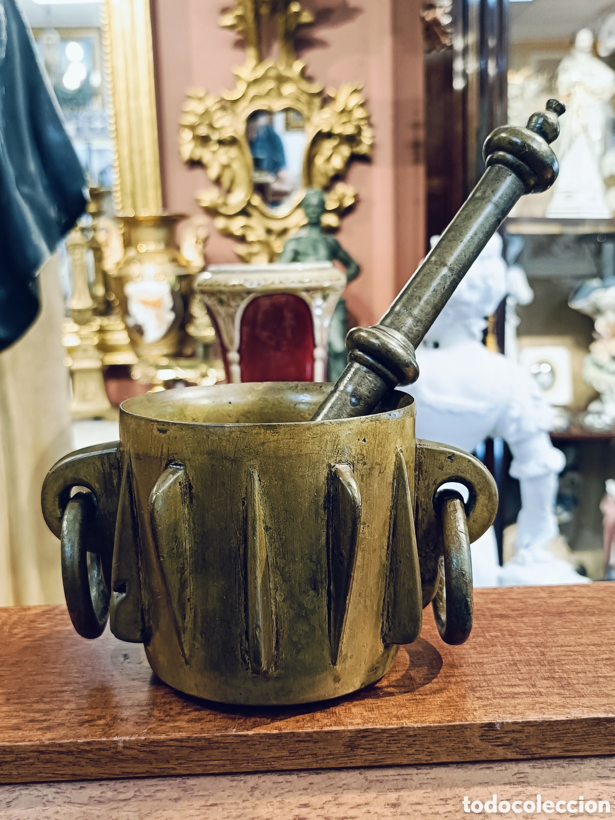 Antig&uuml;edades: MORTERO ALMIREZ G&Oacute;TICO EN BRONCE DE 10 COSTILLAS DOS ASAS CON ARGOLLA