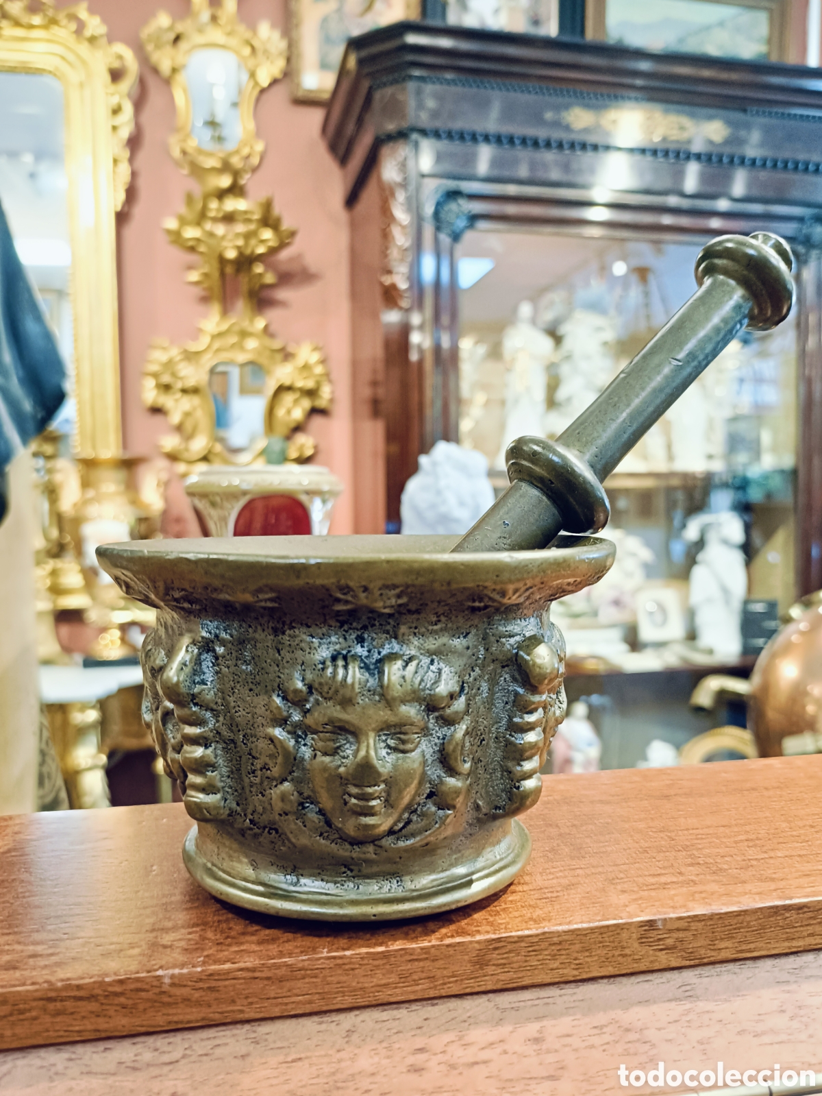 Antig&uuml;edades: MORTERO ALMIREZ G&Oacute;TICO EN BRONCE DE 4 COSTILLAS Y 5 CARAS