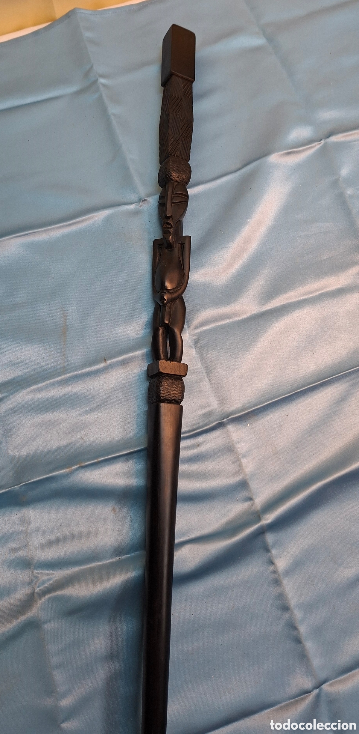 Antig&uuml;edades: Bast&oacute;n africano de &eacute;bano tallado