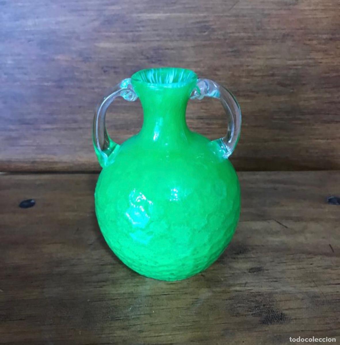 Antig&uuml;edades: Vasija o jarr&oacute;n de vidrio emplomado antiguo