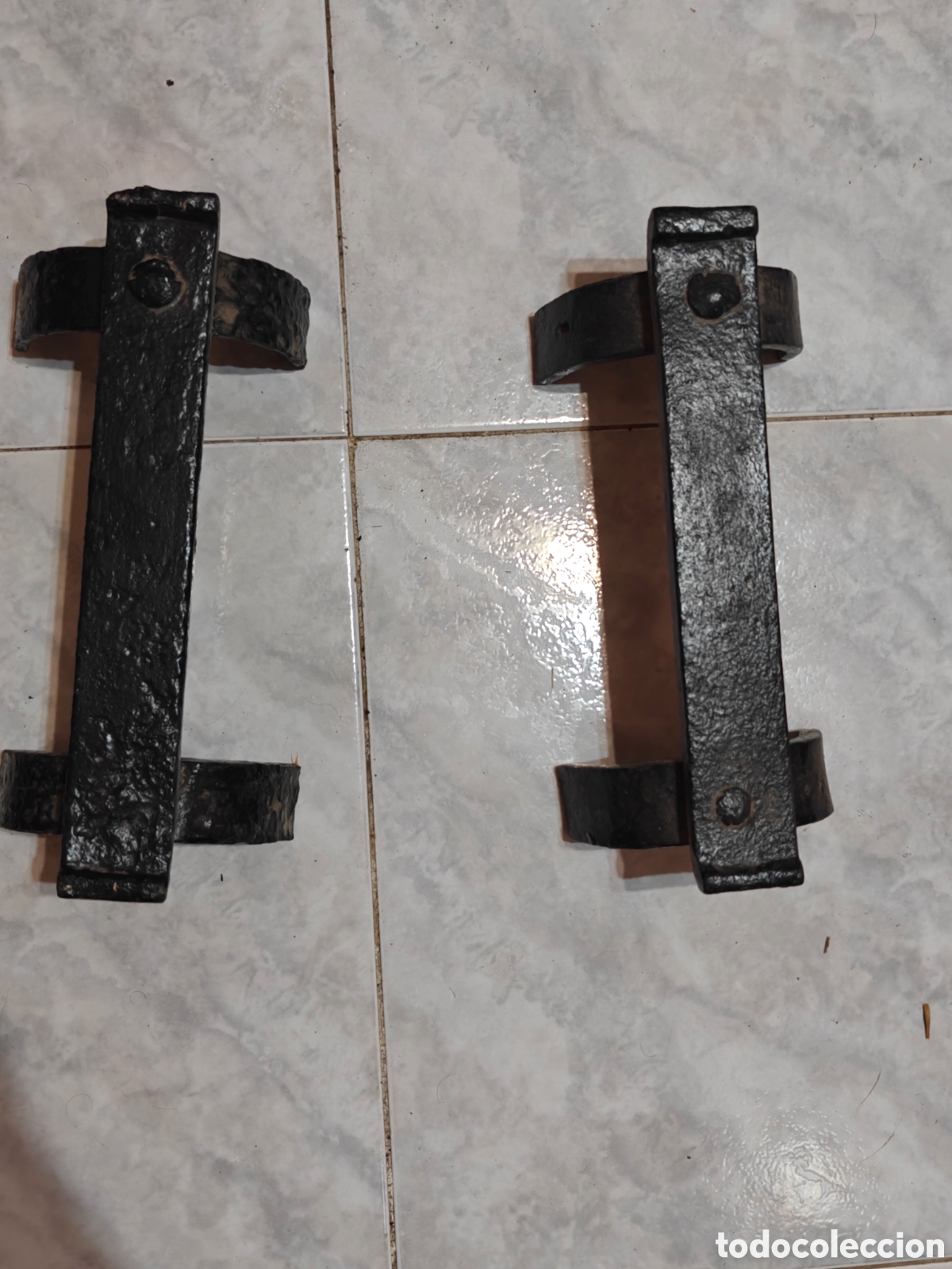 Antig&uuml;edades: Lote de 2 antiguos morillos / soportes para le&ntilde;a de chimenea - Hierro forjado r&uacute;stico (S. XIX-XX)