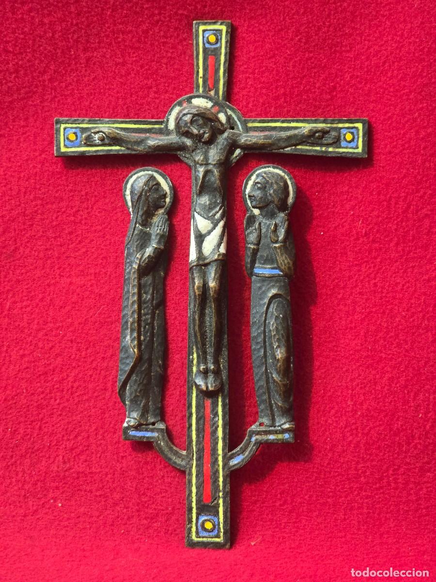 Antig&uuml;edades: CRUZ CRUSIFIJO DE BRONCE Y ESMALTE.
