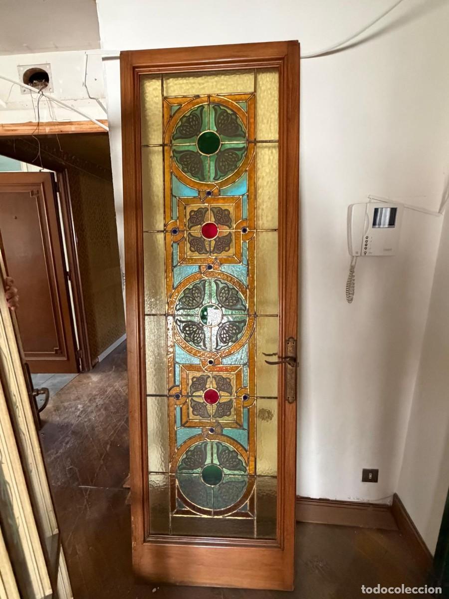 Antig&uuml;edades: Dos Puertas antigua con vitral de colores (1975)