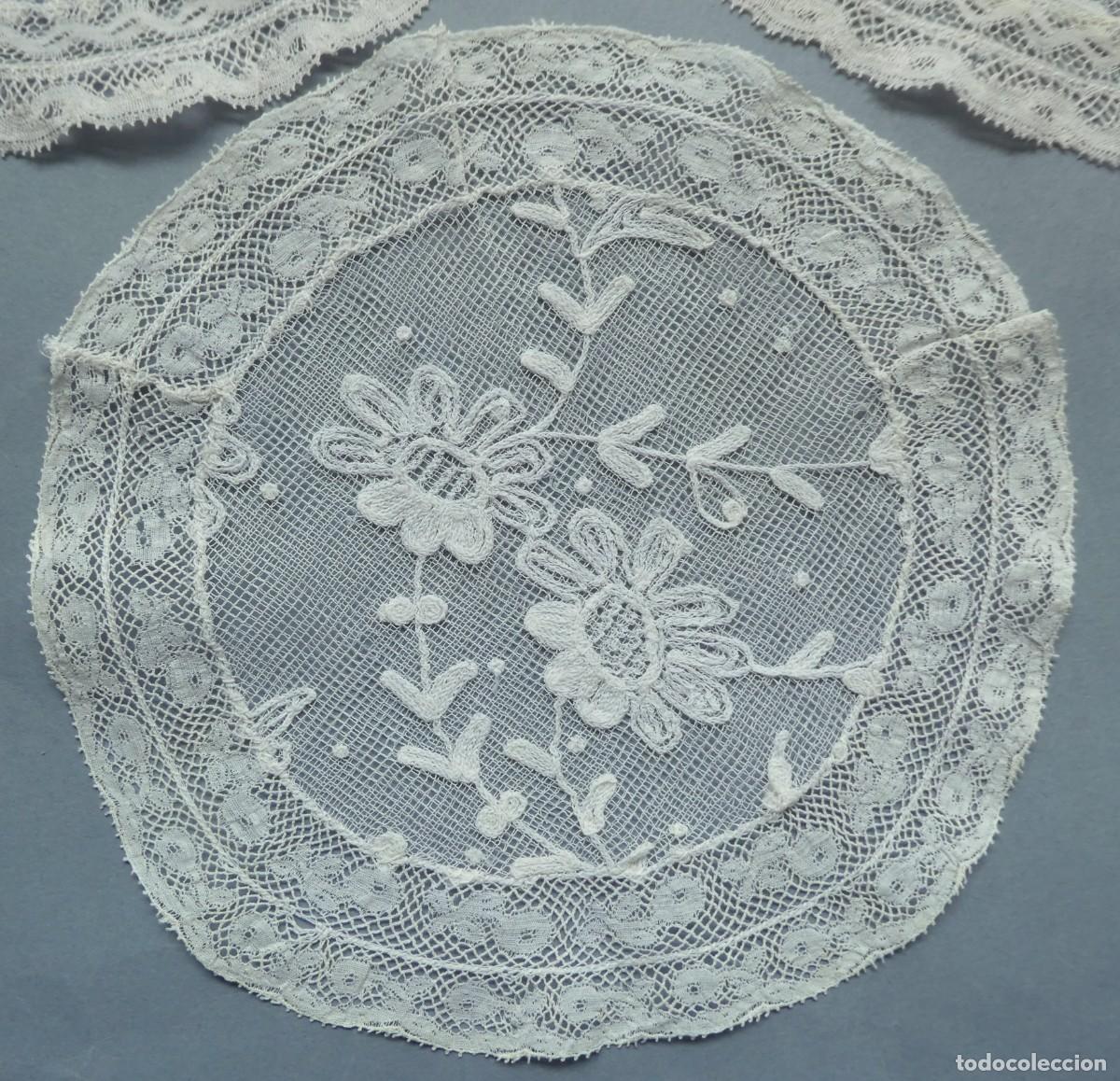 Antig&uuml;edades: TRES ANTIGUOS TAPETES ENCAJE CADENETA S.XIX