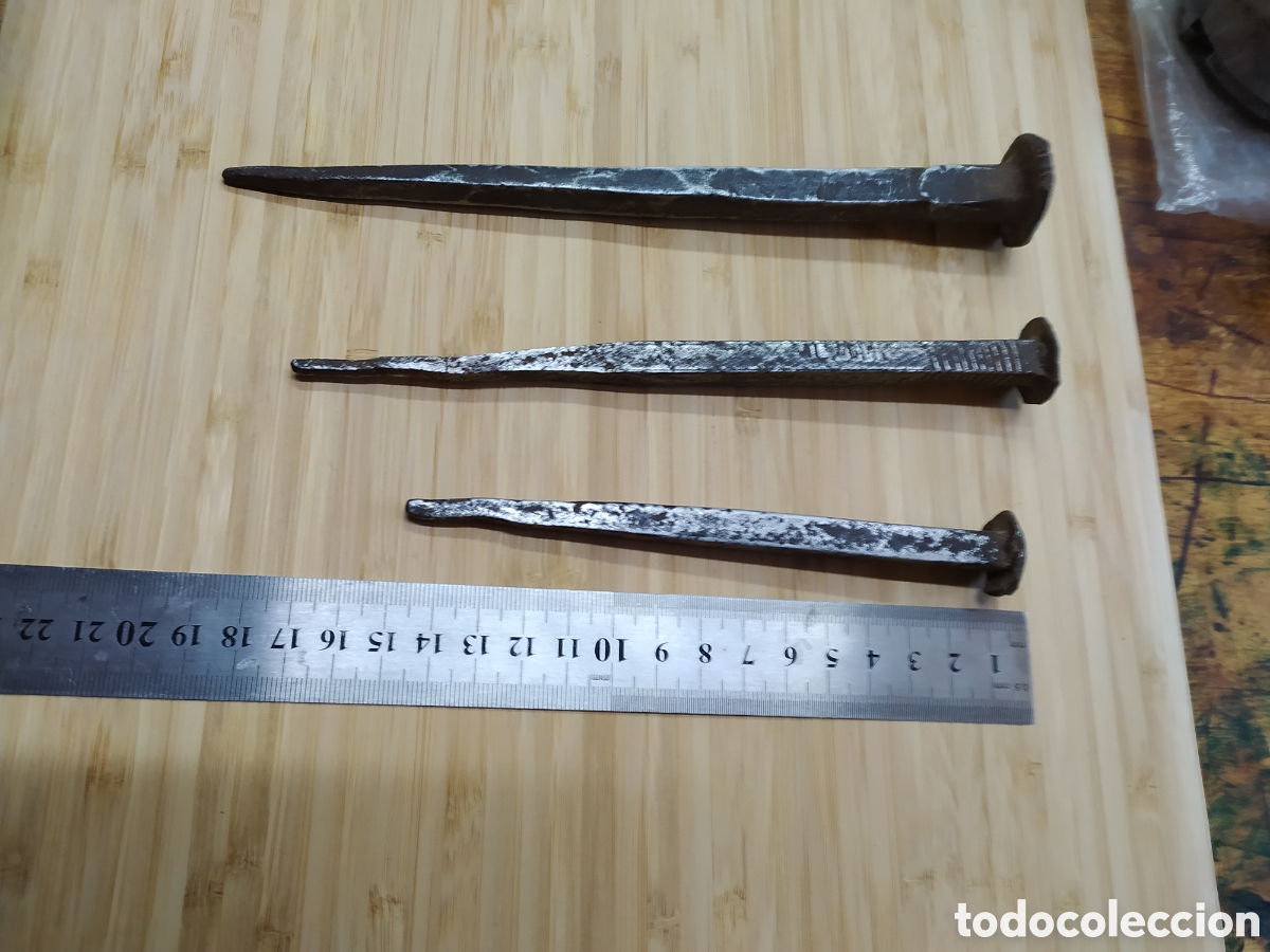 Antig&uuml;edades: Clavos de forja herrero