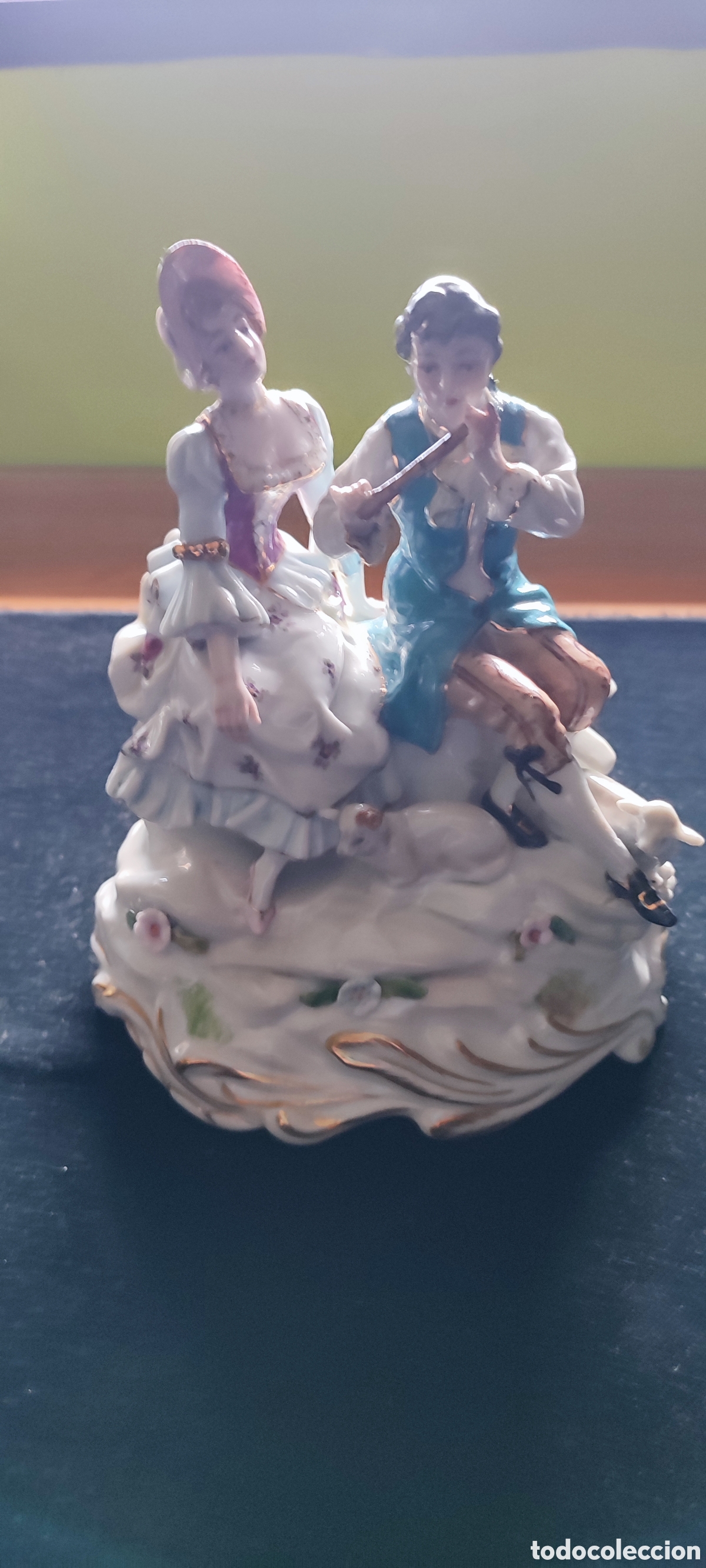 Antig&uuml;edades: Santigua figura de porcelana Amor pastoril