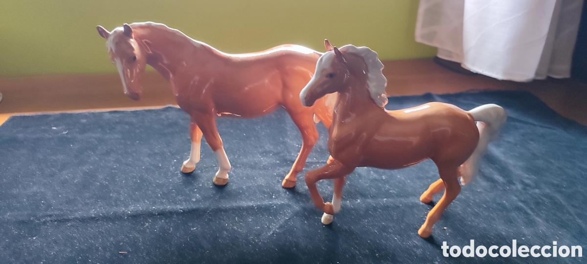Antig&uuml;edades: Dos caballos palomino de porcelana Beswick England