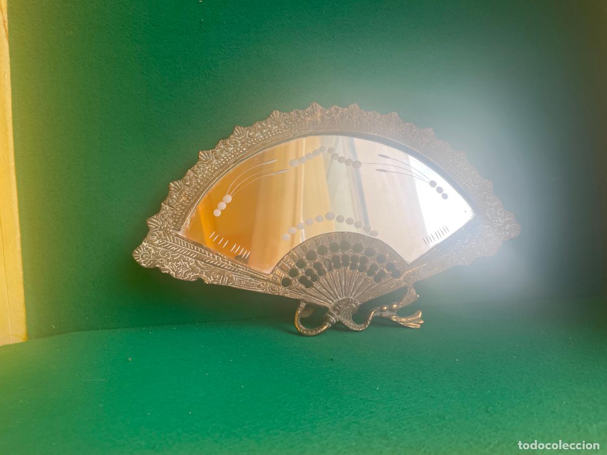 Antig&uuml;edades: ABANICO DE BRONCE CON ESPEJO DECORADO DE SOBREMESA - COMPLETO Y EN BUEN&Iacute;SIMO ESTADO DE TODO