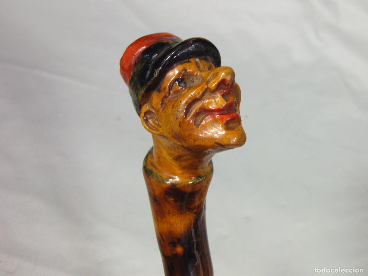 Antig&uuml;edades: ANTIGUO BAST&Oacute;N CON EMPU&Ntilde;ADURA DE UN MILITAR TALLADO EN MADERA.