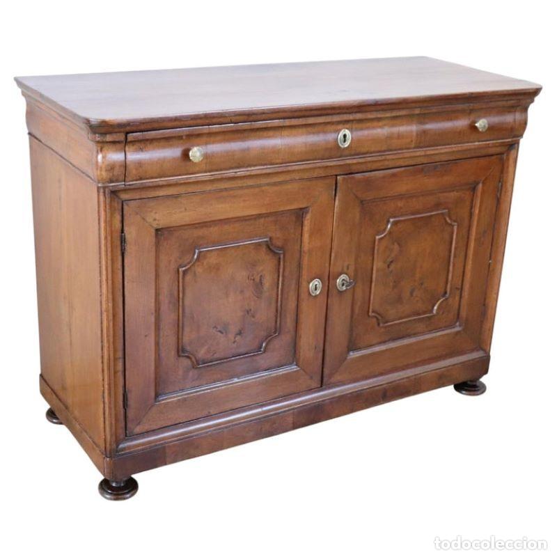Antig&uuml;edades: Aparador antiguo de nogal, Italia, mediados del siglo XIX, restaurado.