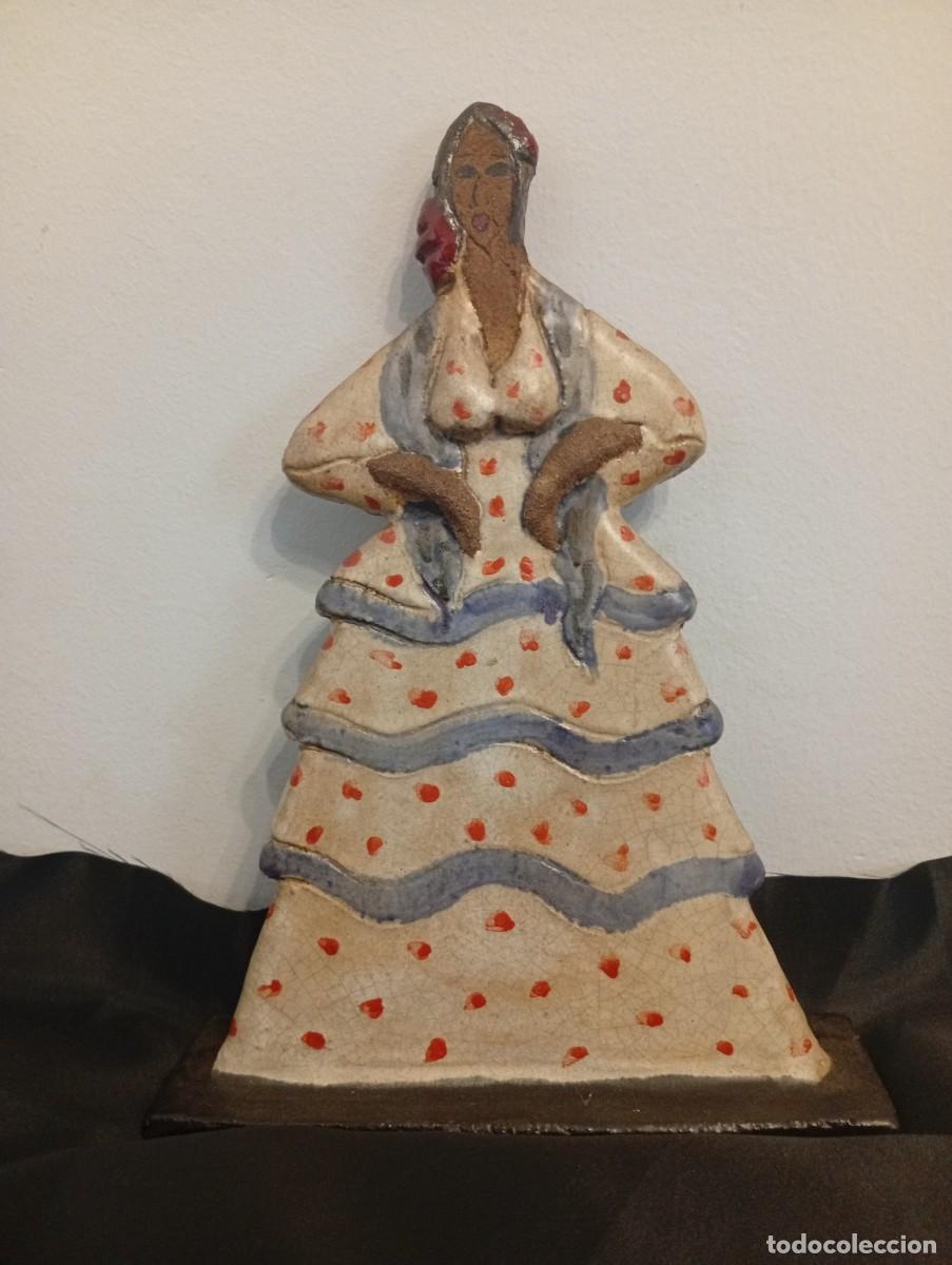 Antig&uuml;edades: Flamenca en terracota decorada y hecha a mano