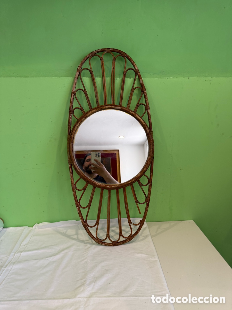 Antig&uuml;edades: Espejo ovalado de rat&aacute;n de bamb&uacute;, Espa&ntilde;a, a&ntilde;os 60