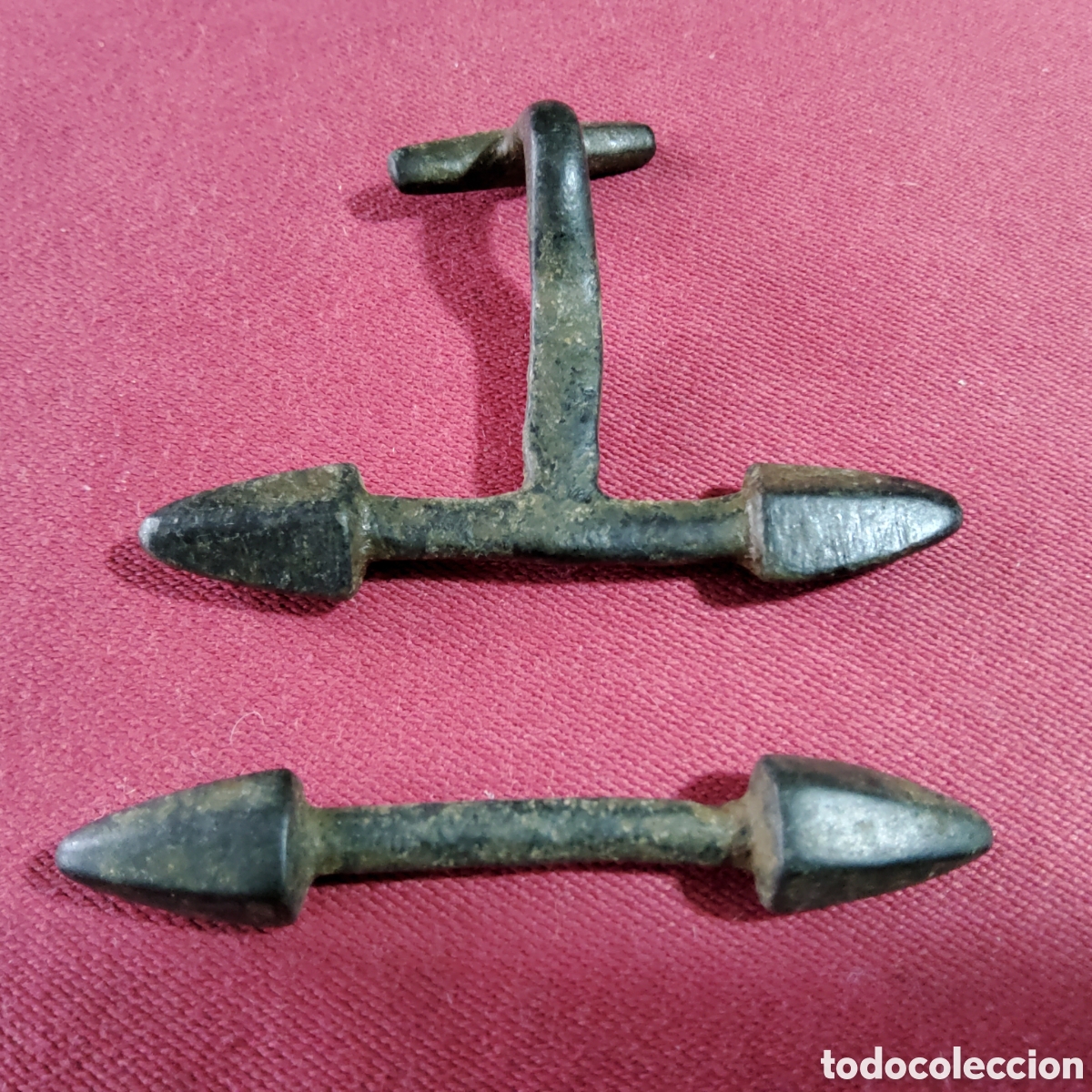 Antig&uuml;edades: DOS PASADORES DE BRONCE DE &Eacute;POCA ROMANA