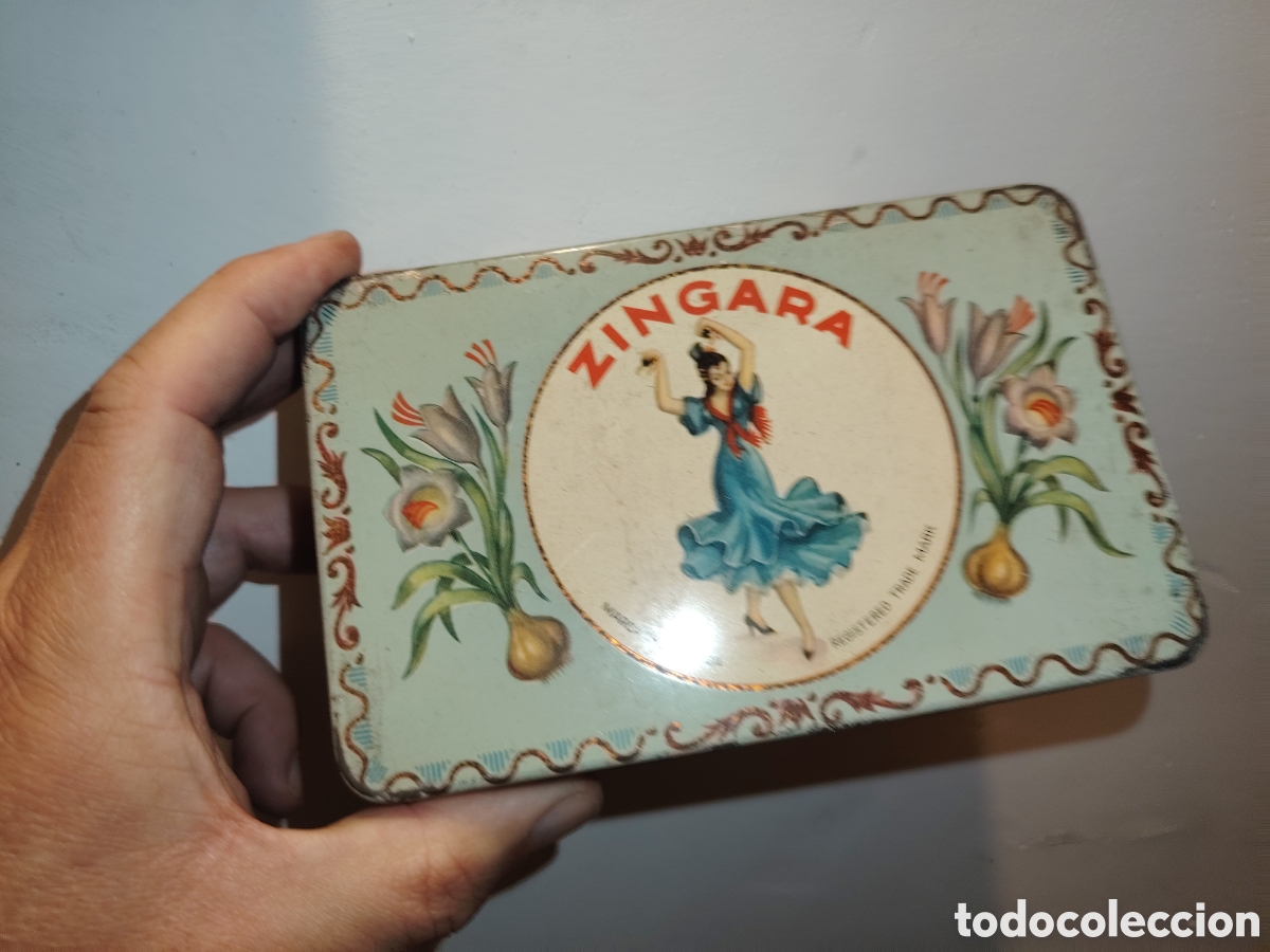 Antig&uuml;edades: Caja met&aacute;lica zingara, condimentos azafran.