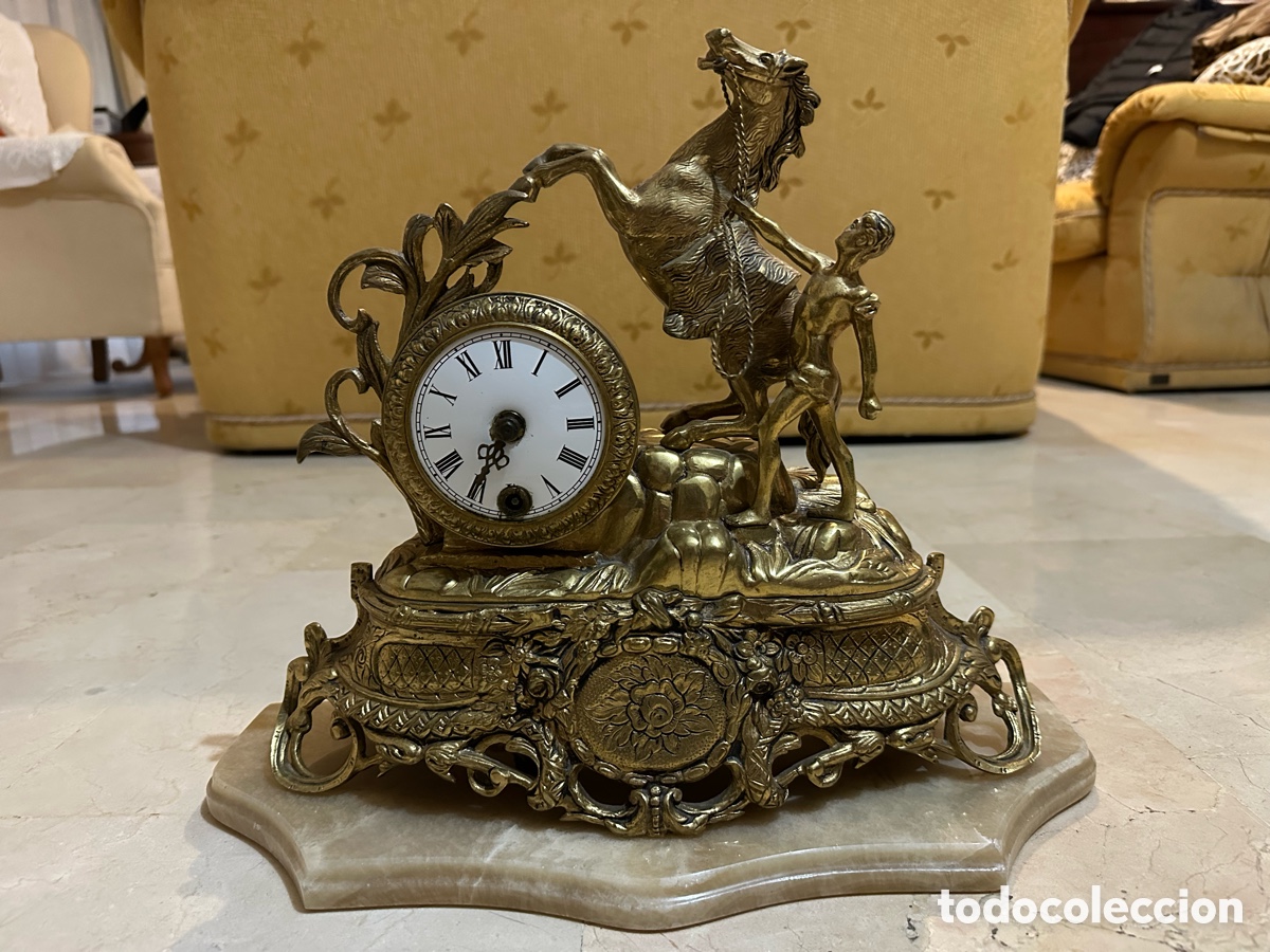 Antig&uuml;edades: Reloj de sobremesa antiguo
