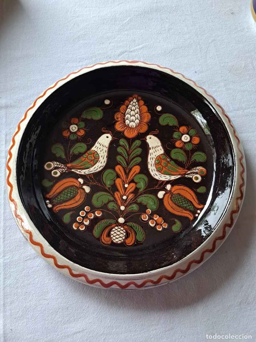 Antiquit&auml;ten: Plato de cer&aacute;mica suiza Hans Hertig, PINTADO A MANO, AVES Y PLATAS.