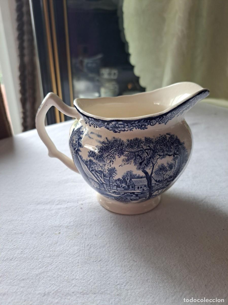 Antig&uuml;edades: Antigua lechera de porcelana Mill strean made in England, azul