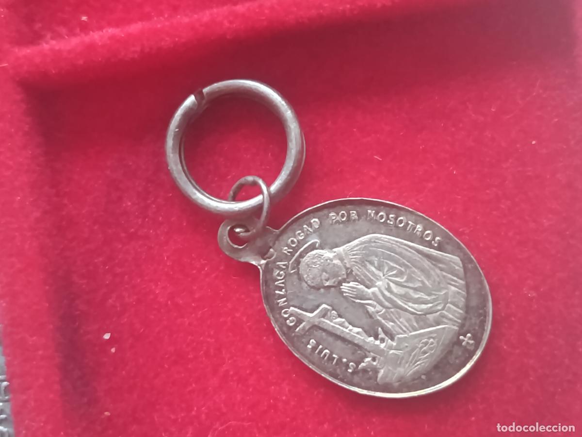 Antig&uuml;edades: San Ignacio de Loyola y San Luis Gonzaga. Medallita de plata