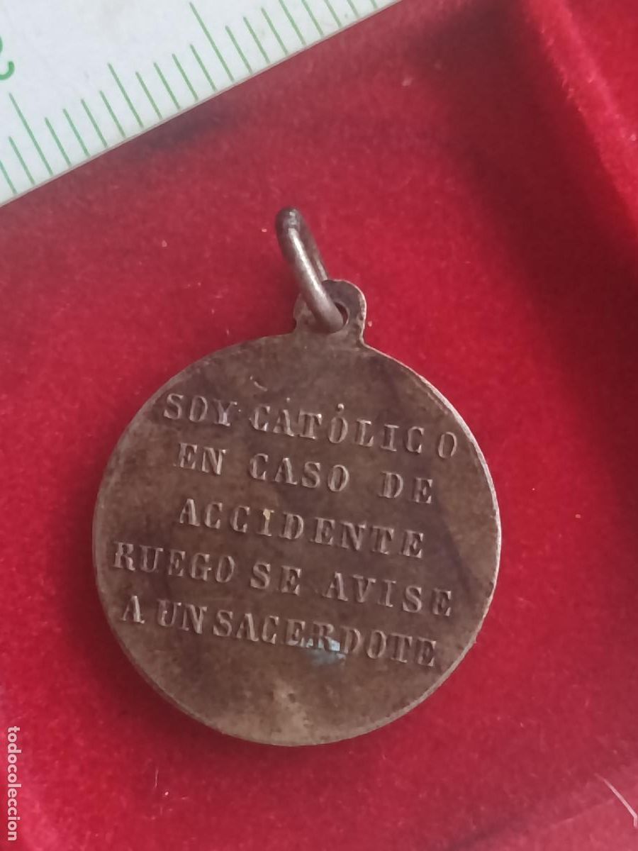 Antig&uuml;edades: En caso de accidente ruego se avise a un sacerdote. Medalla religiosa antigua