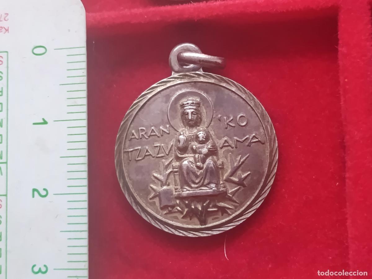Antig&uuml;edades: Medalla de plata. Virgen de Aranzazu, Guip&uacute;zcoa