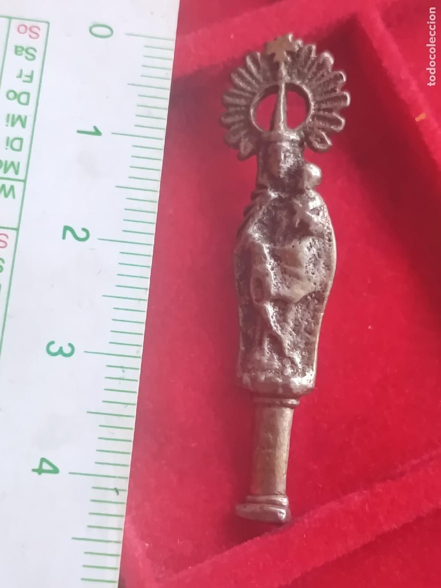 Antig&uuml;edades: Virgen del Pilar de Zaragoza. Aplique, figura. Plata