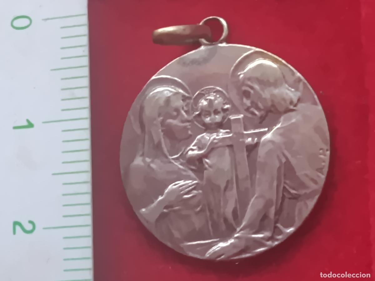 Antig&uuml;edades: Medalla antigua de plata firmada A.P.