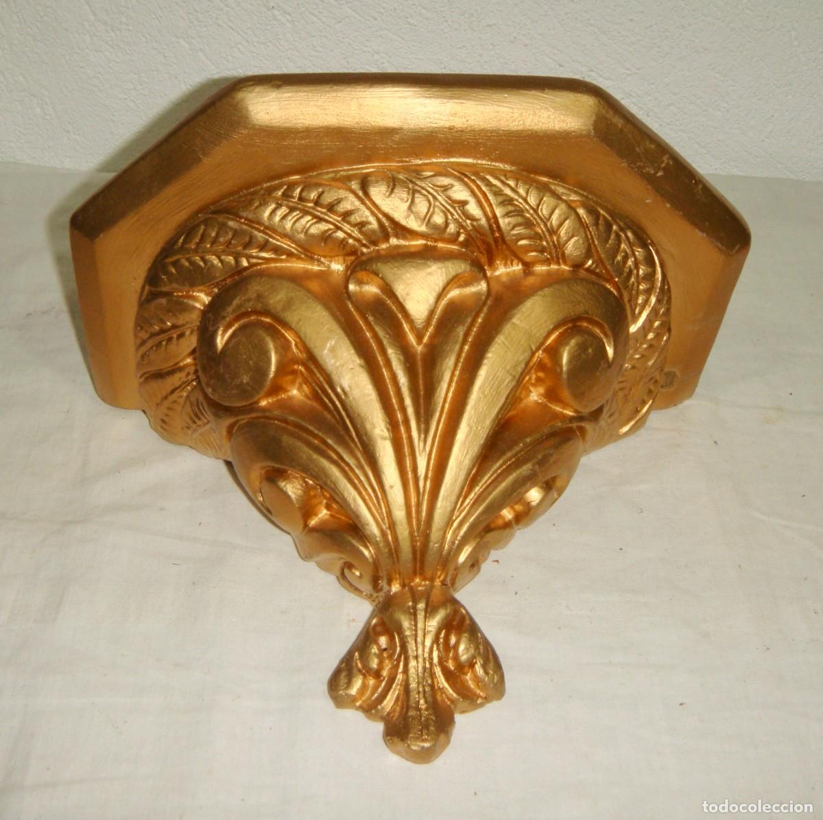 Antiques: M&eacute;nsula o peana dorada &middot; Estilo cl&aacute;sico vegetal