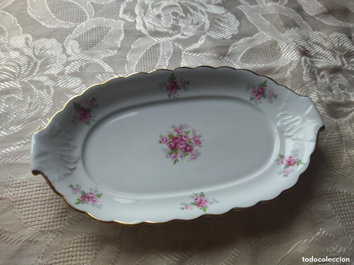 Antiguidades: Preciosa bandeja de porcelana Capeans porcelana Espa&ntilde;a, decorada con peque&ntilde;as flores.Reser nieves60