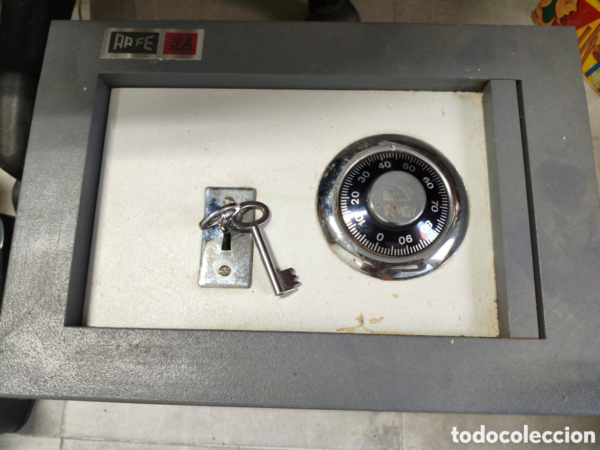 Antig&uuml;edades: Caja fuerte dom&eacute;stica Arfe