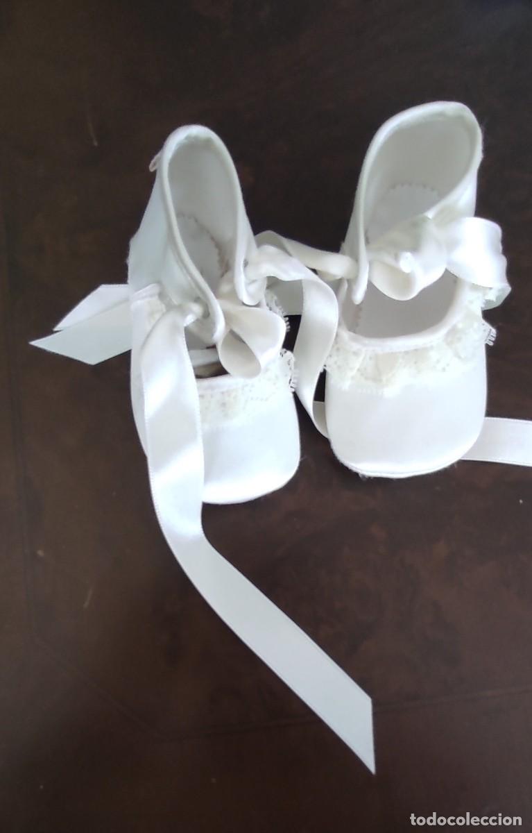 Antig&uuml;edades: BOTITA CLASICA BEB&Eacute; BLANCA - BAUTIZO CEREMONIA - MARCA CUQUITO - TALLA 17.