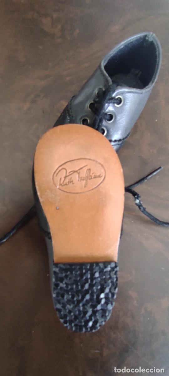 Antig&uuml;edades: LOTE DE 4 ZAPATITOS DE BEB&Eacute; - Foto 2