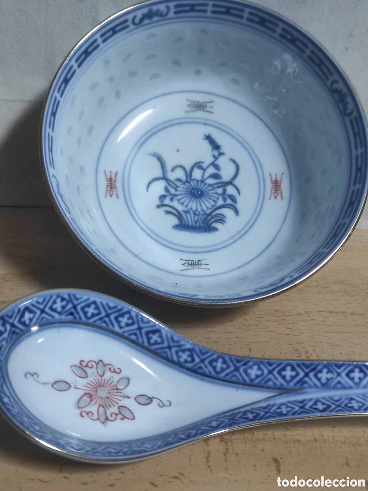 Antig&uuml;edades: Cuenco de cer&aacute;mica China pintado a mano y cuchara