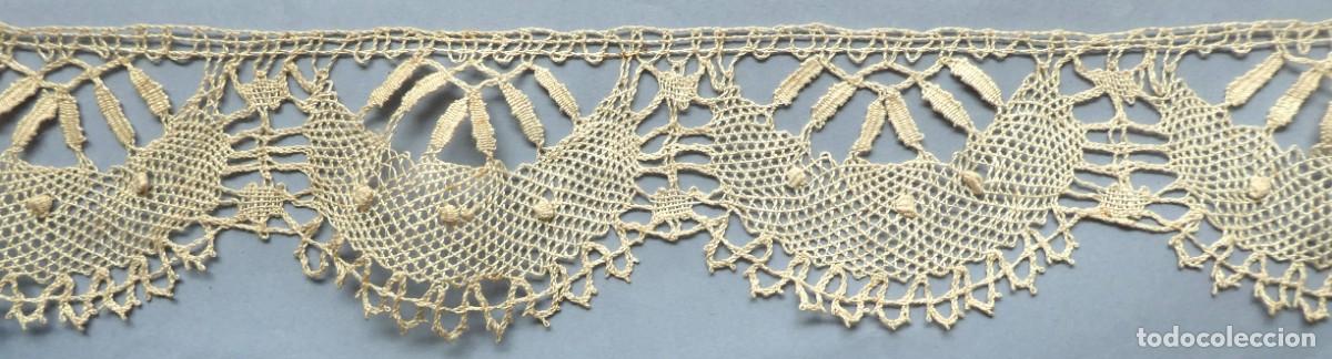 Antig&uuml;edades: ANTIGUO ENCAJE ANCHO DE BOLI.LLO MANUAL 5M. S.XIX