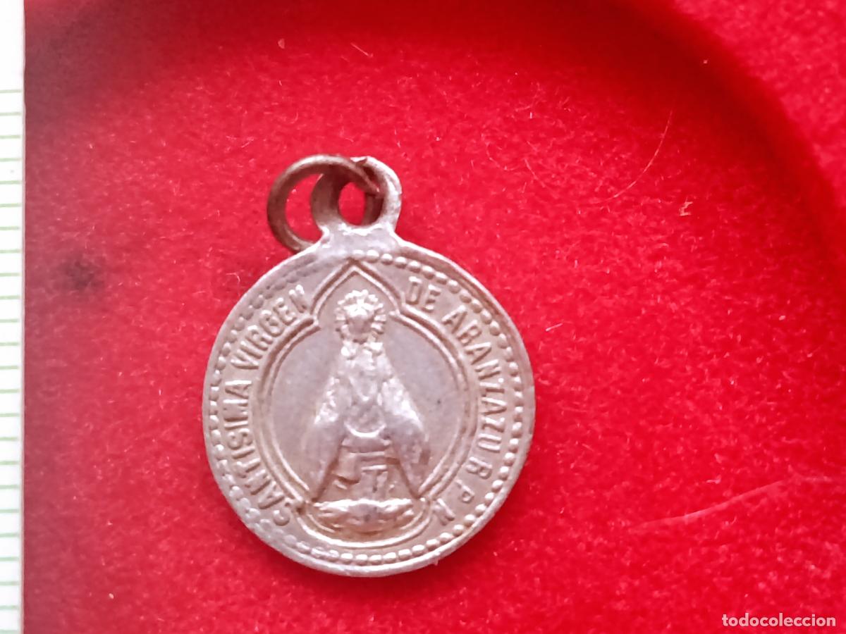 Antig&uuml;edades: Medallita de la virgen de Aranzazu, Guip&uacute;zcoa