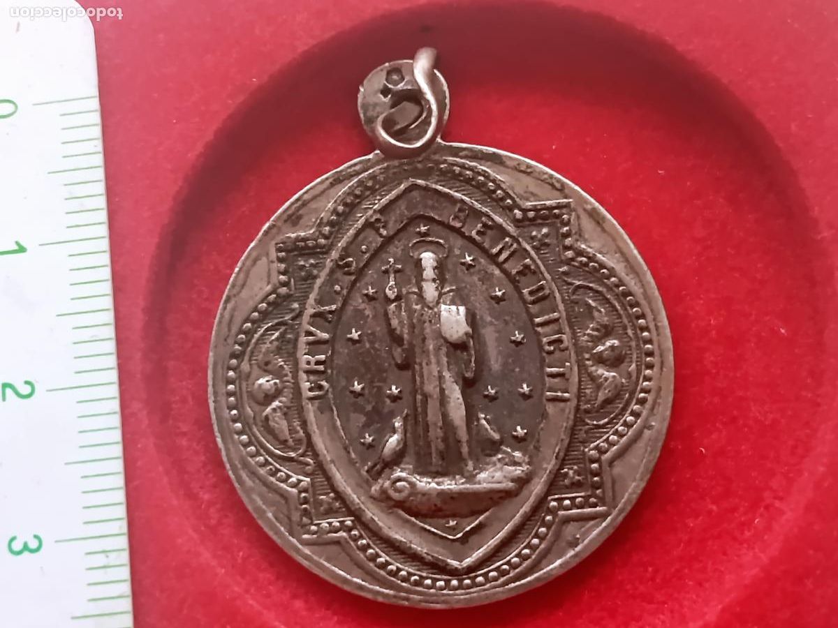 Antig&uuml;edades: Medalla antigua de plata punzonada