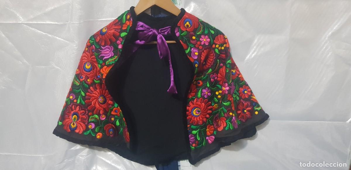 Antig&uuml;edades: Capelina regional bordada a mano