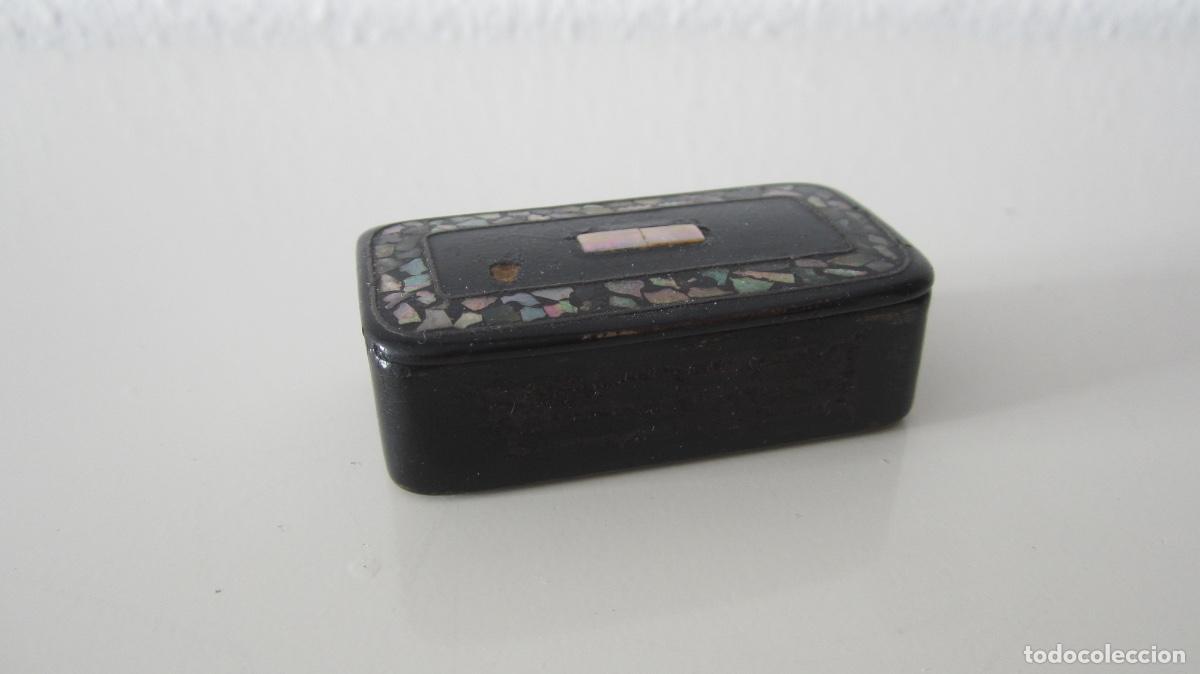 Antiquit&eacute;s: CAJA DE RAPE SIGLO XIX DE PAPIER MACHE LACADO NEGRO Y NACAR