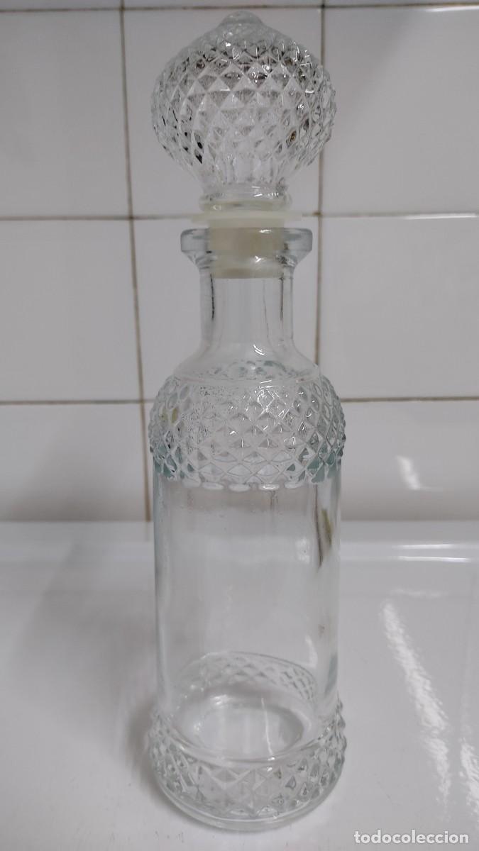 Antig&uuml;edades: Botella de cristal tallado