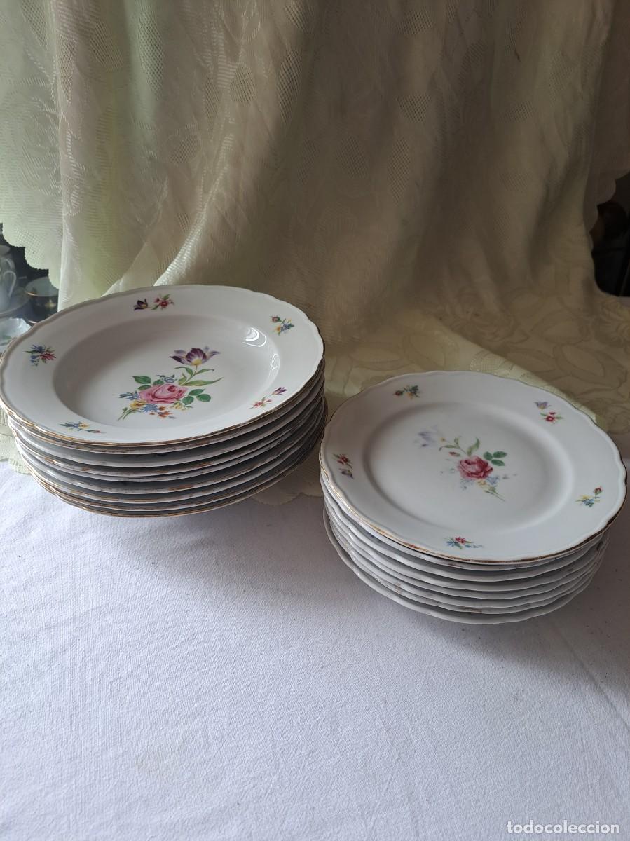 Antig&uuml;edades: Lote de 9 platos hondos y 8 platos de postre de porcelana Bavaria. 17 platos en total