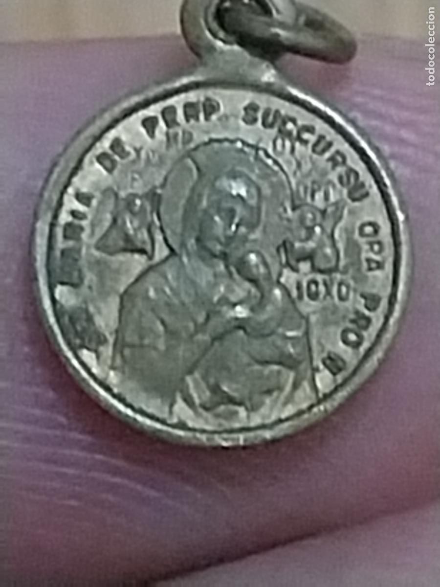 Antig&uuml;edades: VIRGEN SOCORRO SUCCURSU CORAZON DE JESUS MEDALLA 1CMS METAL DORADO
