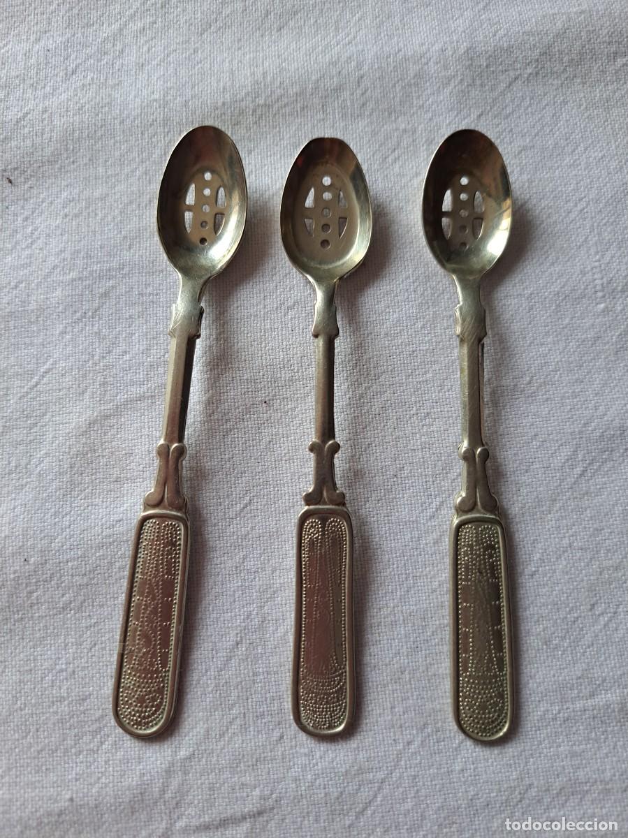 Antig&uuml;edades: Lote de 3 cucharillas de alpaca para servir az&uacute;car o filtrar l&iacute;quidos, siglo xix/ xx