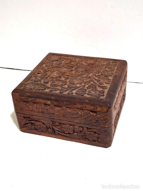 Antig&uuml;edades: Caja madera tallada India Antigua