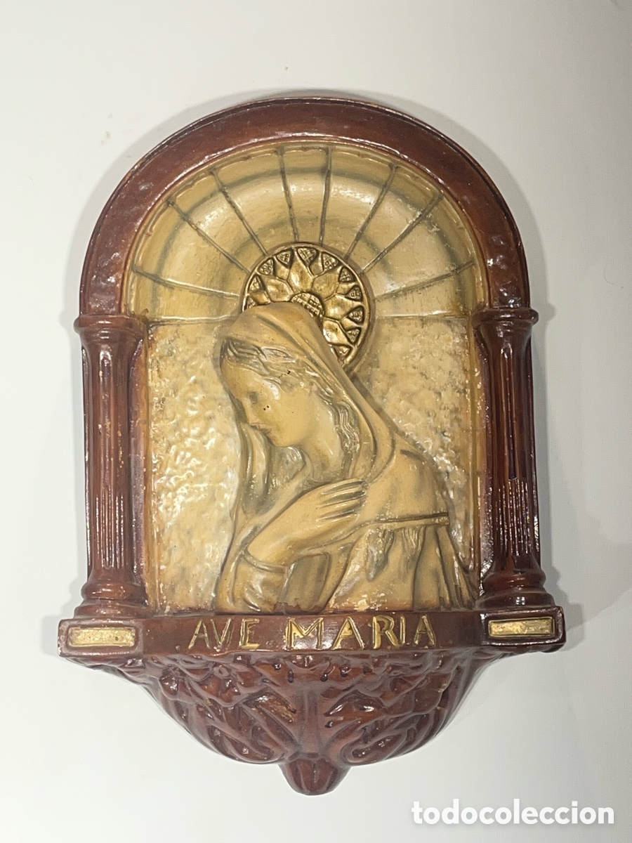 Antig&uuml;edades: Capilla de la Virgen en relieve de escayola vidriada