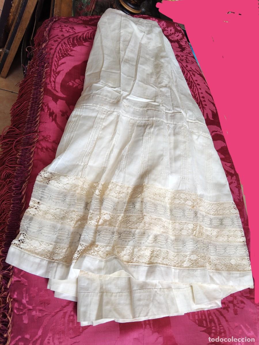 Antig&uuml;edades: Antigua enagua de mujer S. XIX