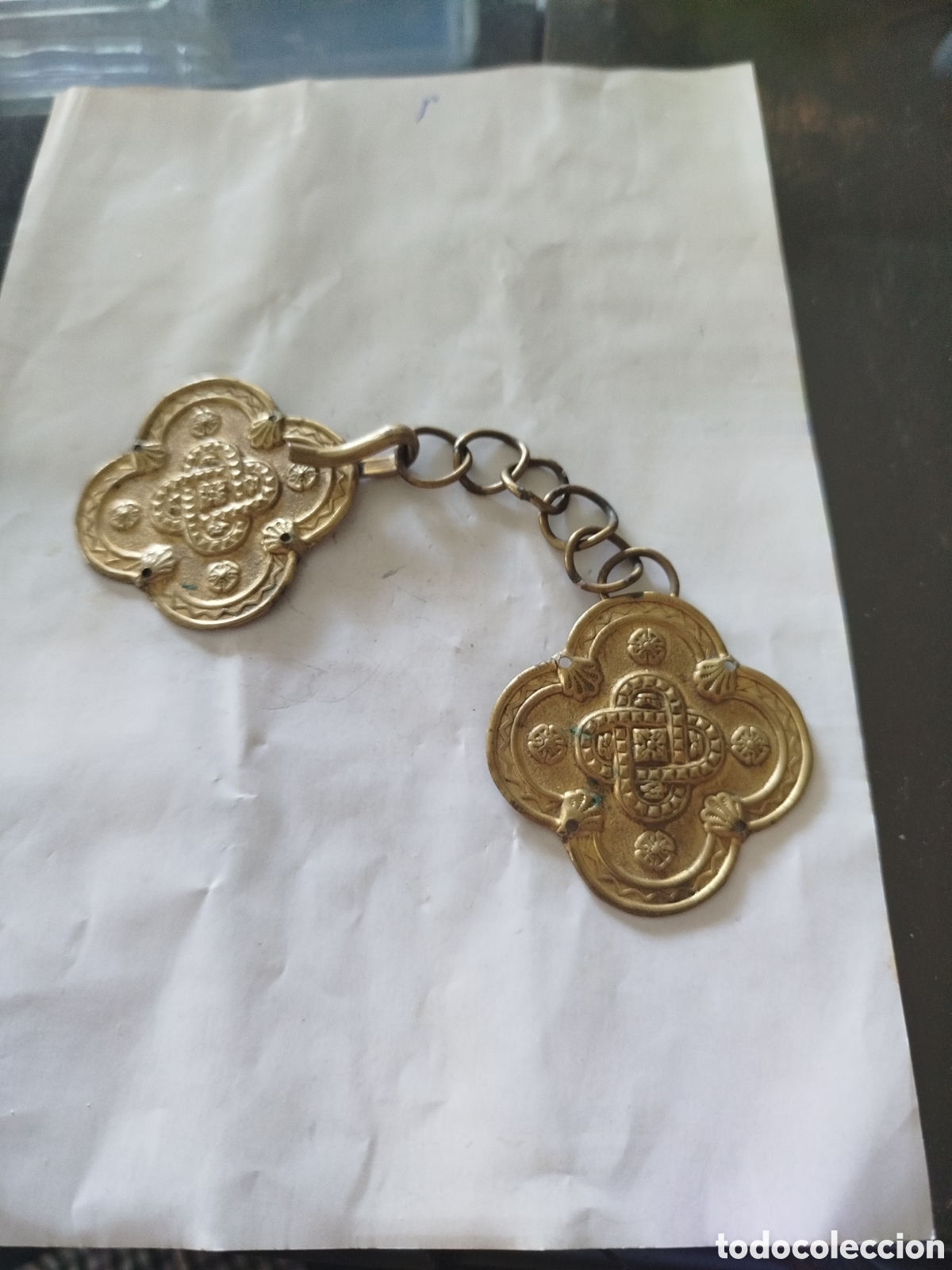 Antig&uuml;edades: Broche para capa de laton - Foto 2