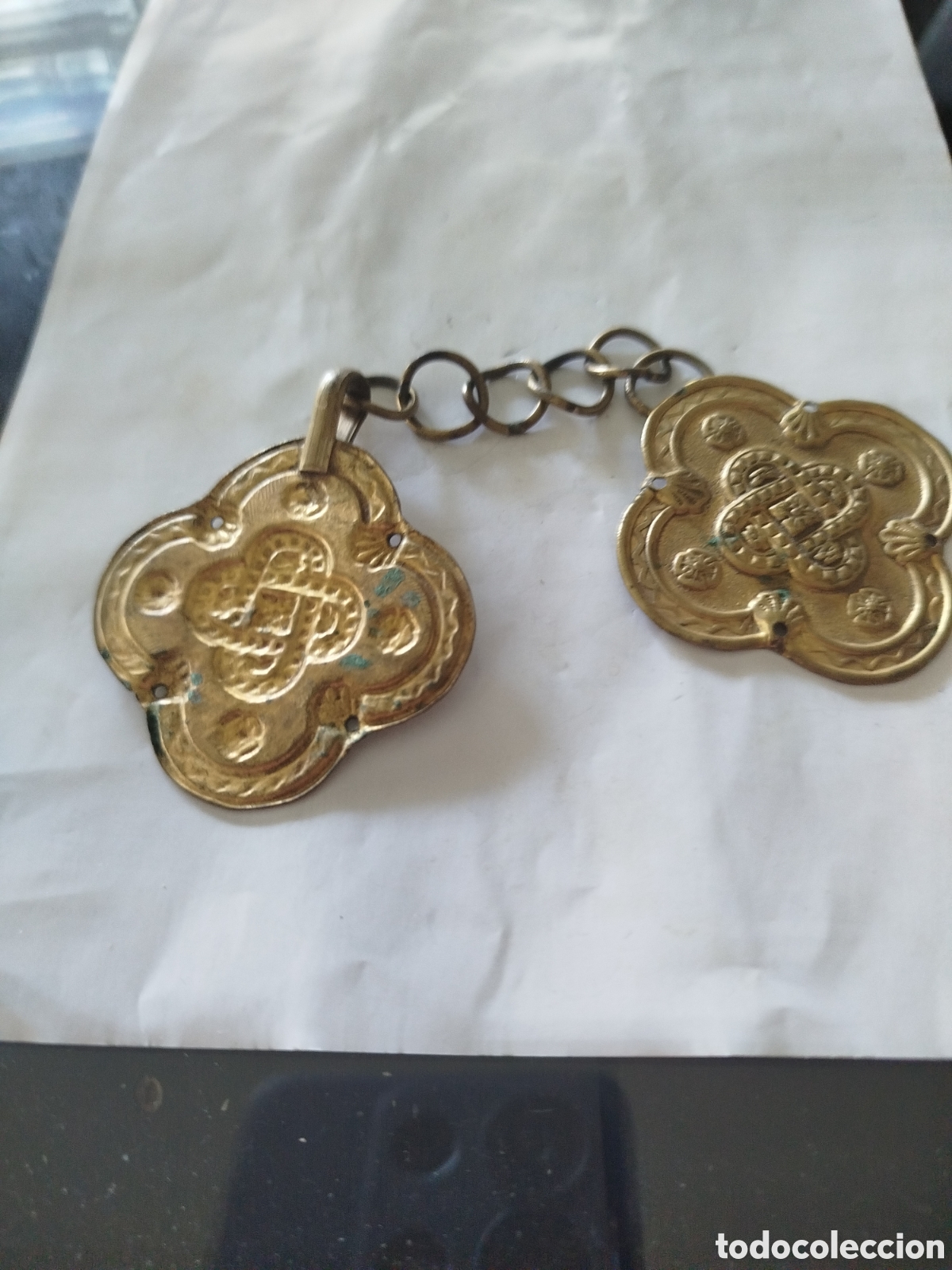 Antig&uuml;edades: Broche para capa de laton - Foto 4