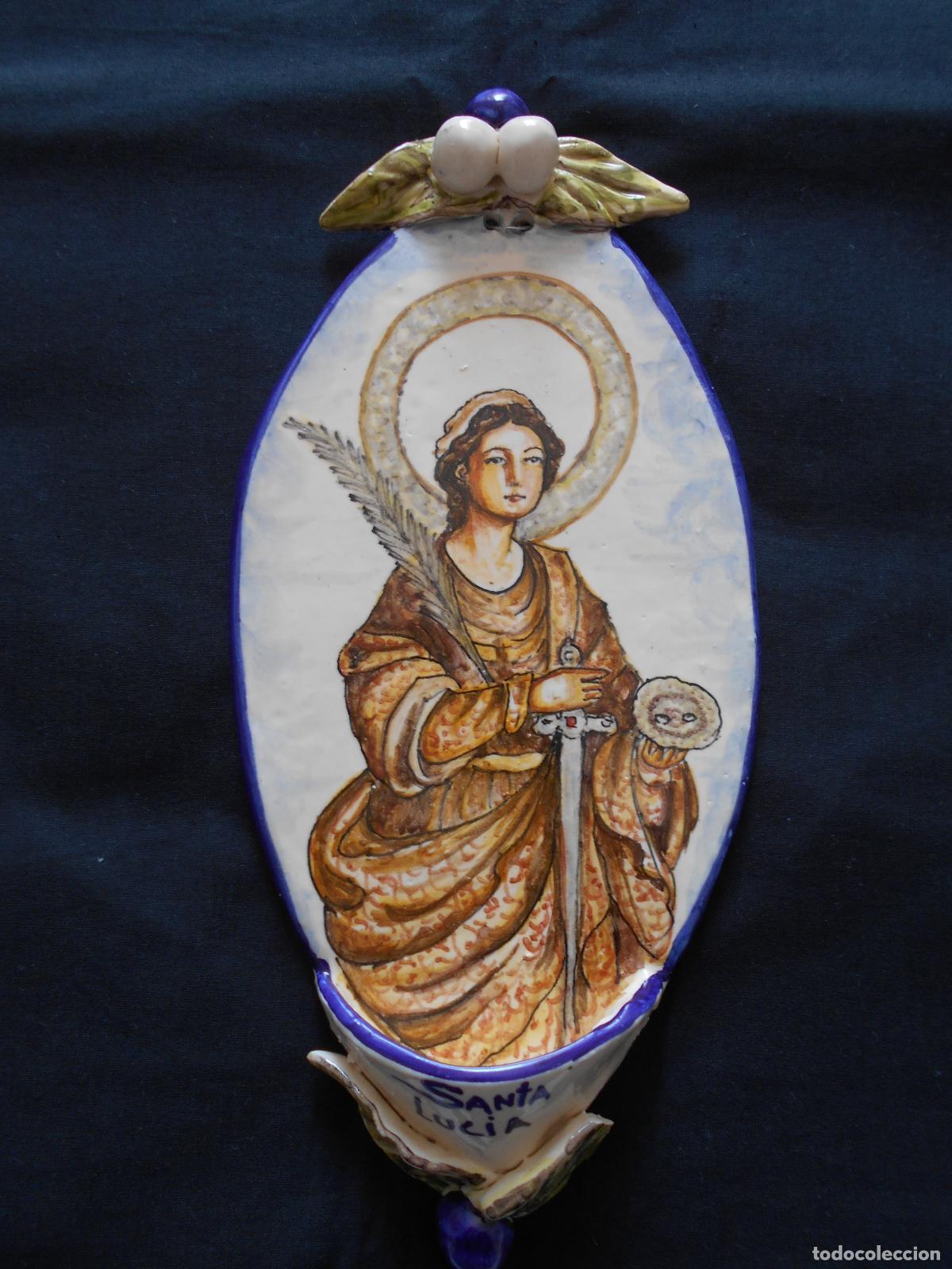 Antig&uuml;edades: BONITA BENDITERA CON SANTA LUCIA // CERAMISTA SEVILLANO J. VELA