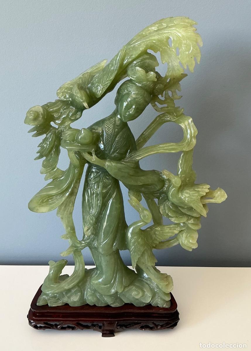 Antig&uuml;edades: Espectacular y grande figura china en Jade (34 cm). Doncella inmortal y grullas