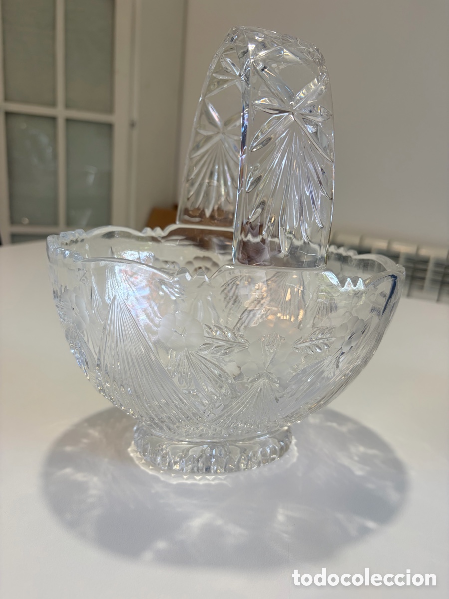 Antig&uuml;edades: Antigua cesta de cristal tallado de Bohemia