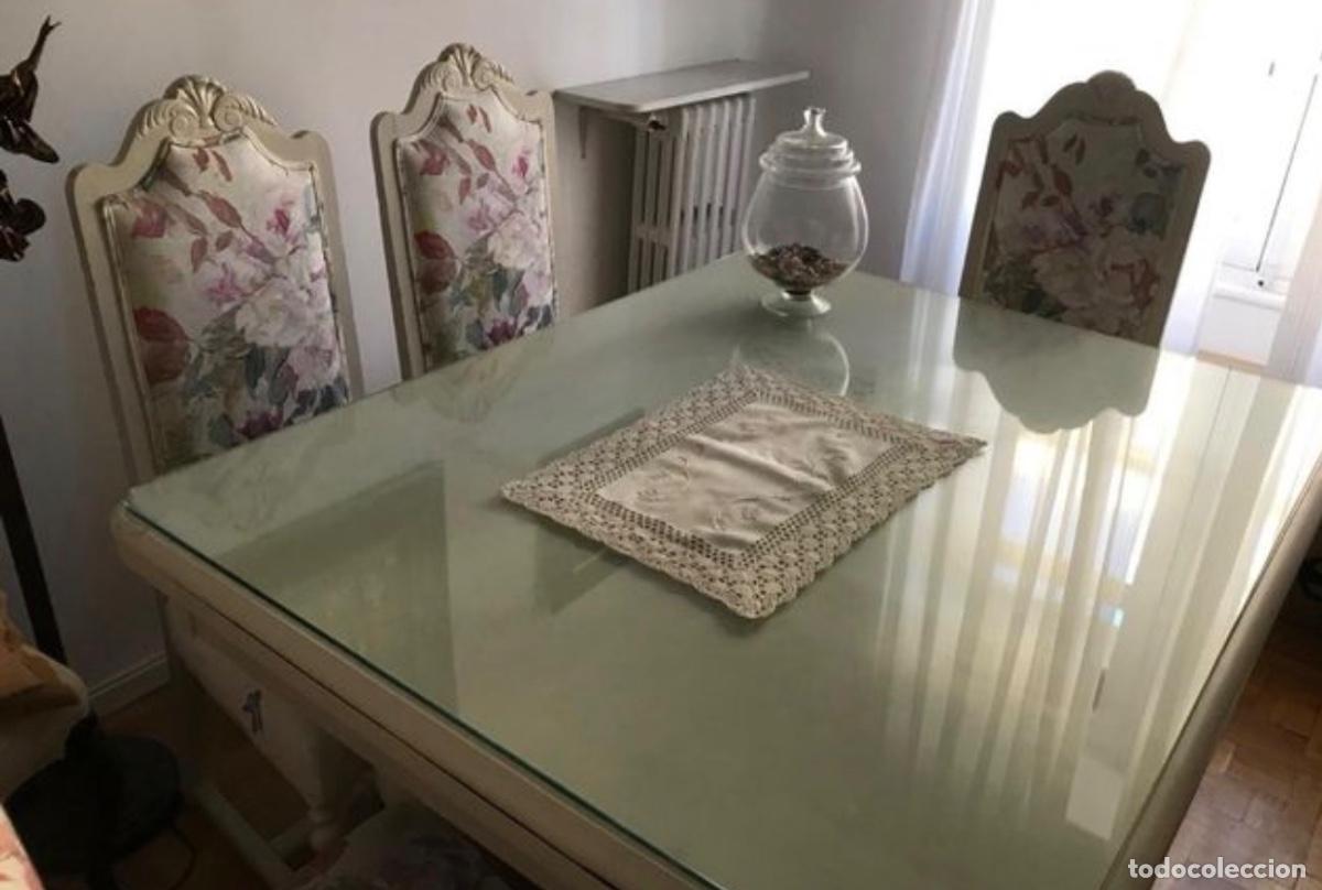 Antig&uuml;edades: Comedor mesa y butacas tapizadas